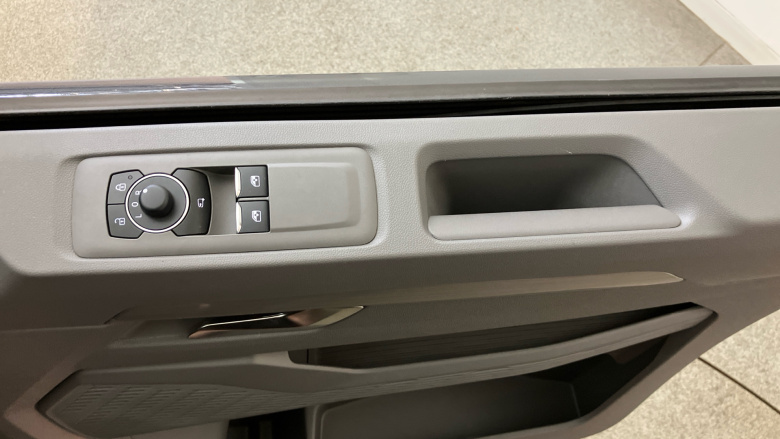 Volkswagen Transporter T32 Lwb Electric 100kW 65kWh Commerce Pro Van Auto